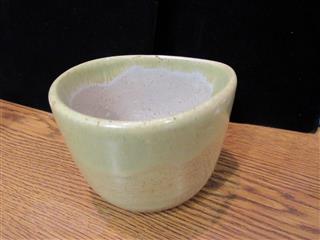 VINTAGE 1953 SIGNED E.DEUTSCH HUNGARIAN-AMERICAN ARTIS DISH W/SPOUT TAN/GRAY